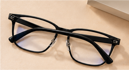 Veyro Noir™ — Classic Black Frames